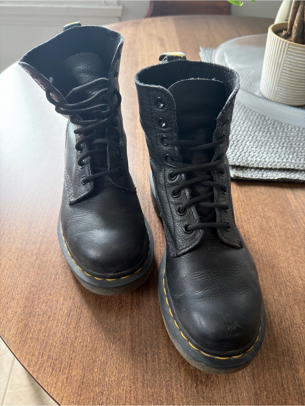 Dr. Martens 1460 Pascal boots